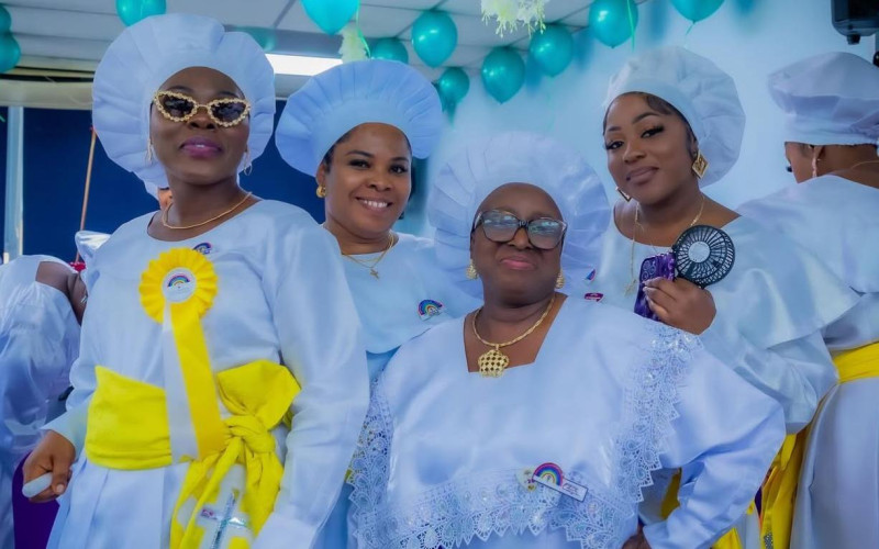 Sunday  High Mass 10am to 2pm